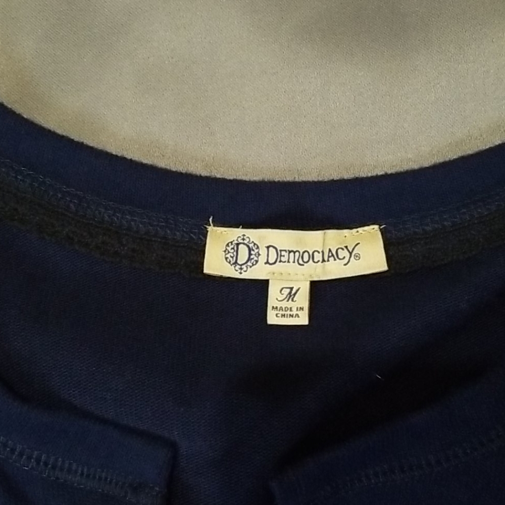 Democracy womens  size Medium light sweater - Picture 3 of 4